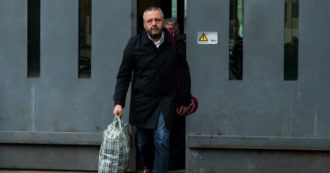Simone Uggetti, ecco di cos’era accusato l’ex sindaco assolto in Appello: “Il bando scritto su misura e i pc formattati per cancellare le mail”
