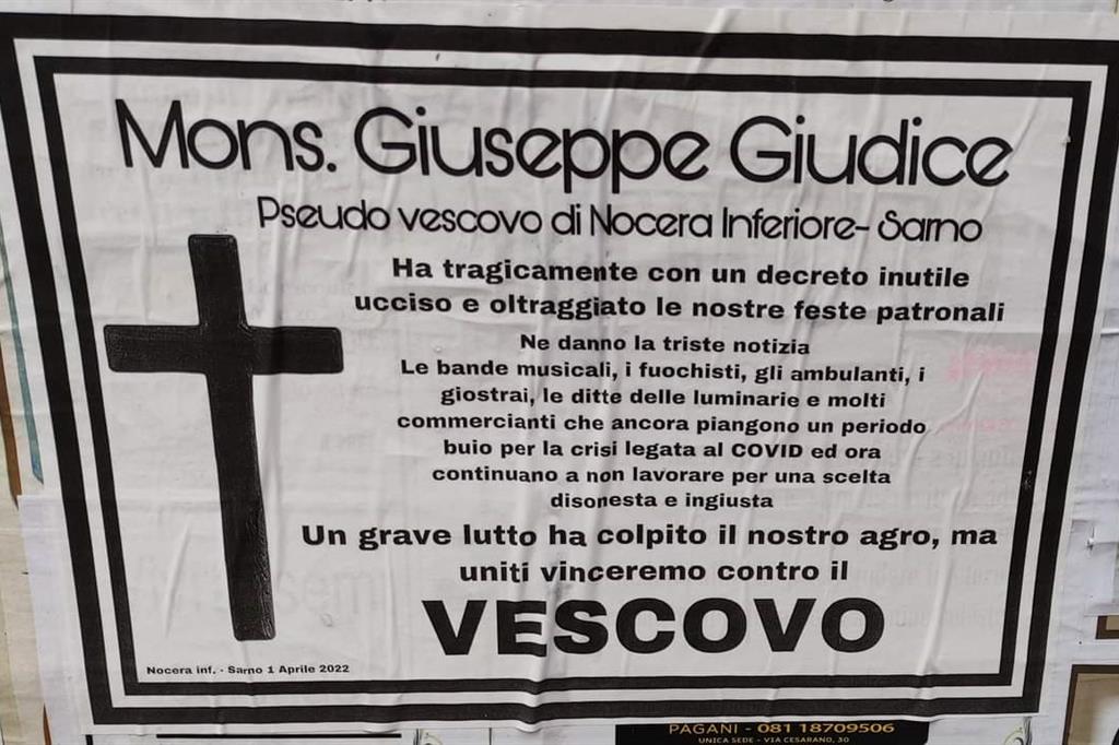 Stop alle processioni , comparsi manifesti funebri contro il vescovo Stop alle processioni , comparsi manifesti funebri contro il vescovo