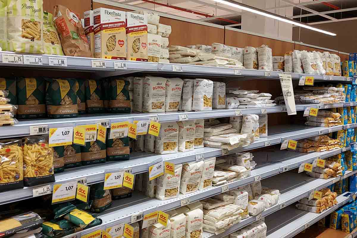 pasta scaffali supermercato